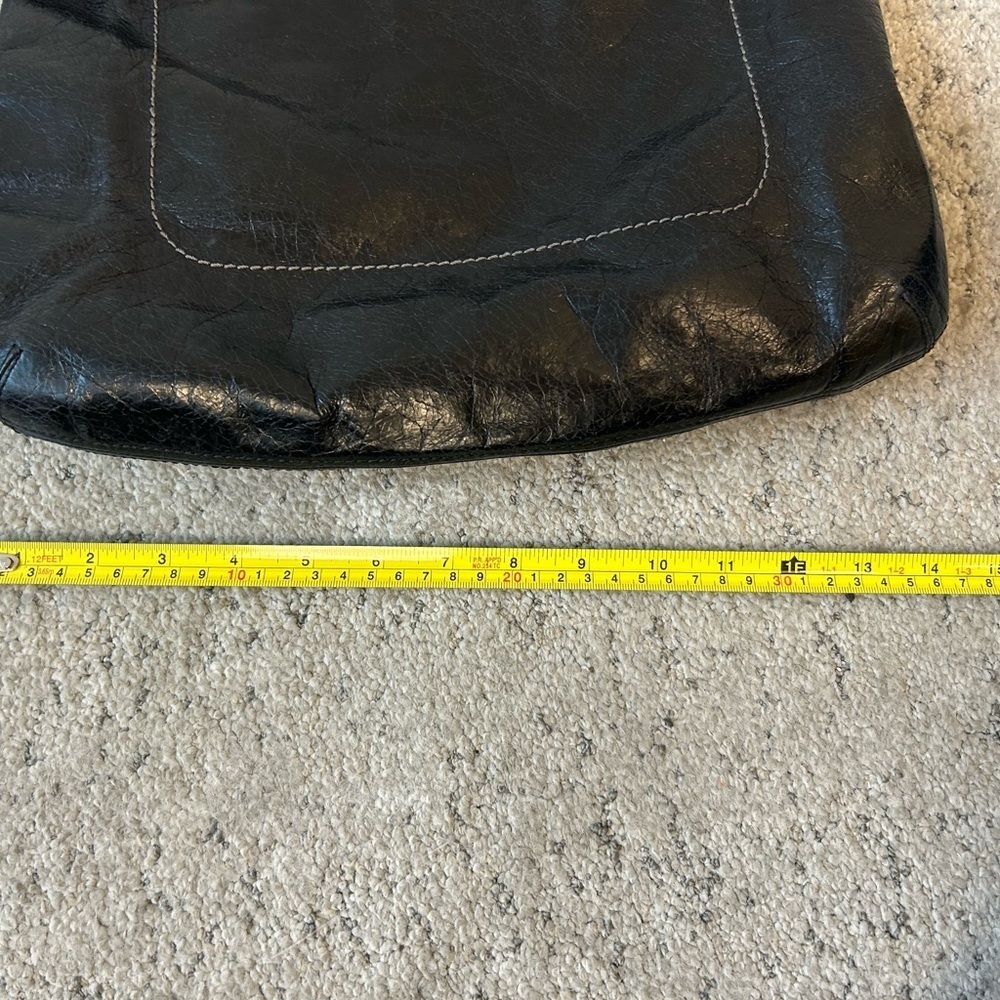 Coach cracked shiny leather Shoulder tote very good condition with Chain strap - Picture 13 of 16